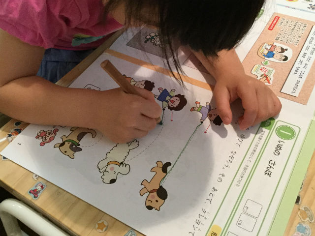 無料サンプル教材「Z会幼児コース(年少)」のおためし教材を学習