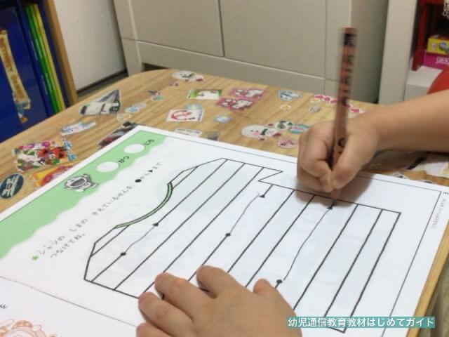 幼児向け通信教育「ぷちドラゼミ」のお試し教材を学習